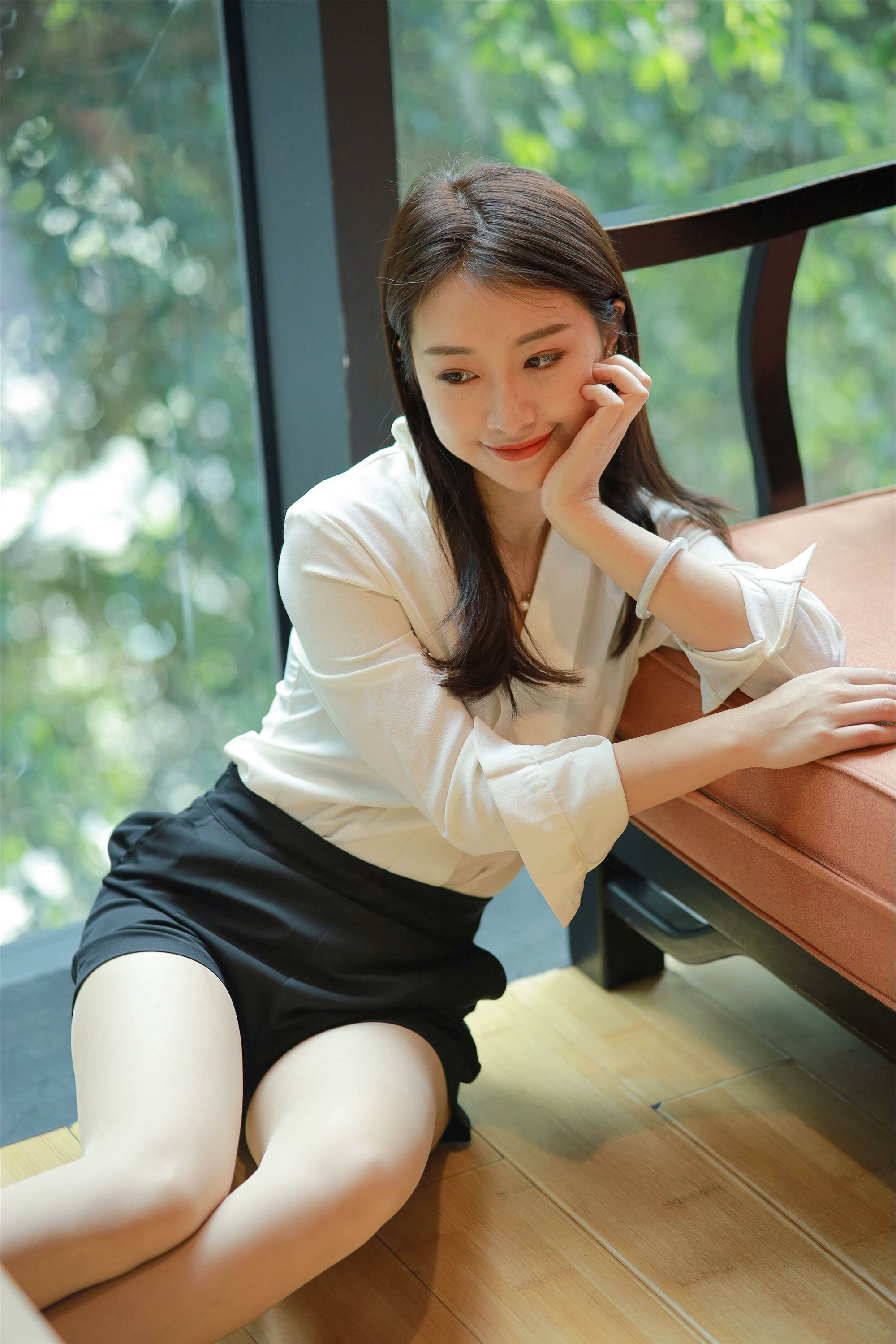 964: Beauty on the Sofa by Xiaojie